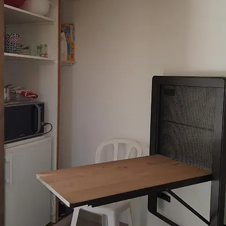 Le Pailler 2p Et 3 Enfants Sous Le Tipi