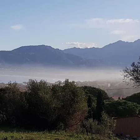 Le Pailler 2p Et 3 Enfants Sous Le Tipi Calvi (Corsica)
