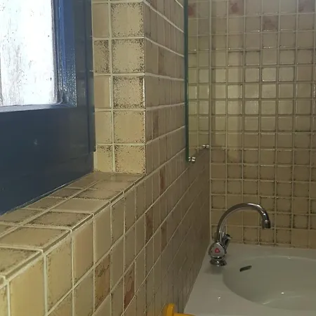 Le Pailler 2p Et 3 Enfants Sous Le Tipi *