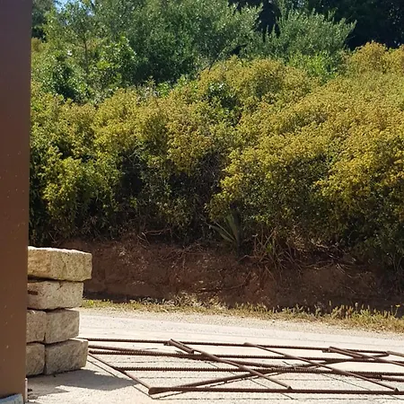 Le Pailler 2p Et 3 Enfants Sous Le Tipi Bauernhof Calvi (Corsica)