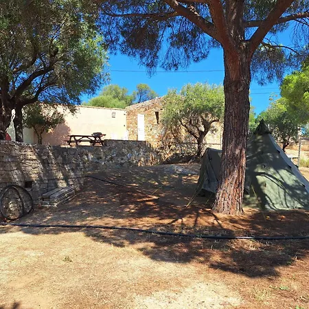 Le Pailler 2p Et 3 Enfants Sous Le Tipi *
