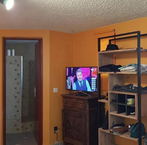 Le Pailler 2p Et 3 Enfants Sous Le Tipi * קאלבי