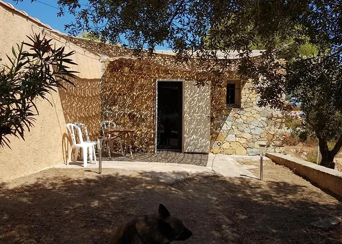 ファームステイ Le Pailler 2p Et 3 Enfants Sous Le Tipi カルヴィ